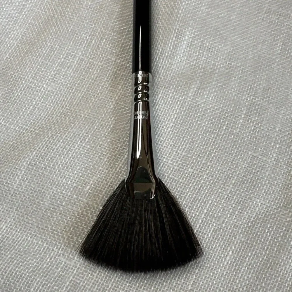Sigma Beauty F42 STROBING FAN BRUSH
